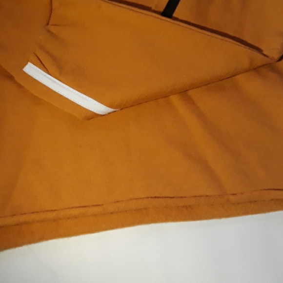 Crop Top Hoodie - Picture 3 of 4